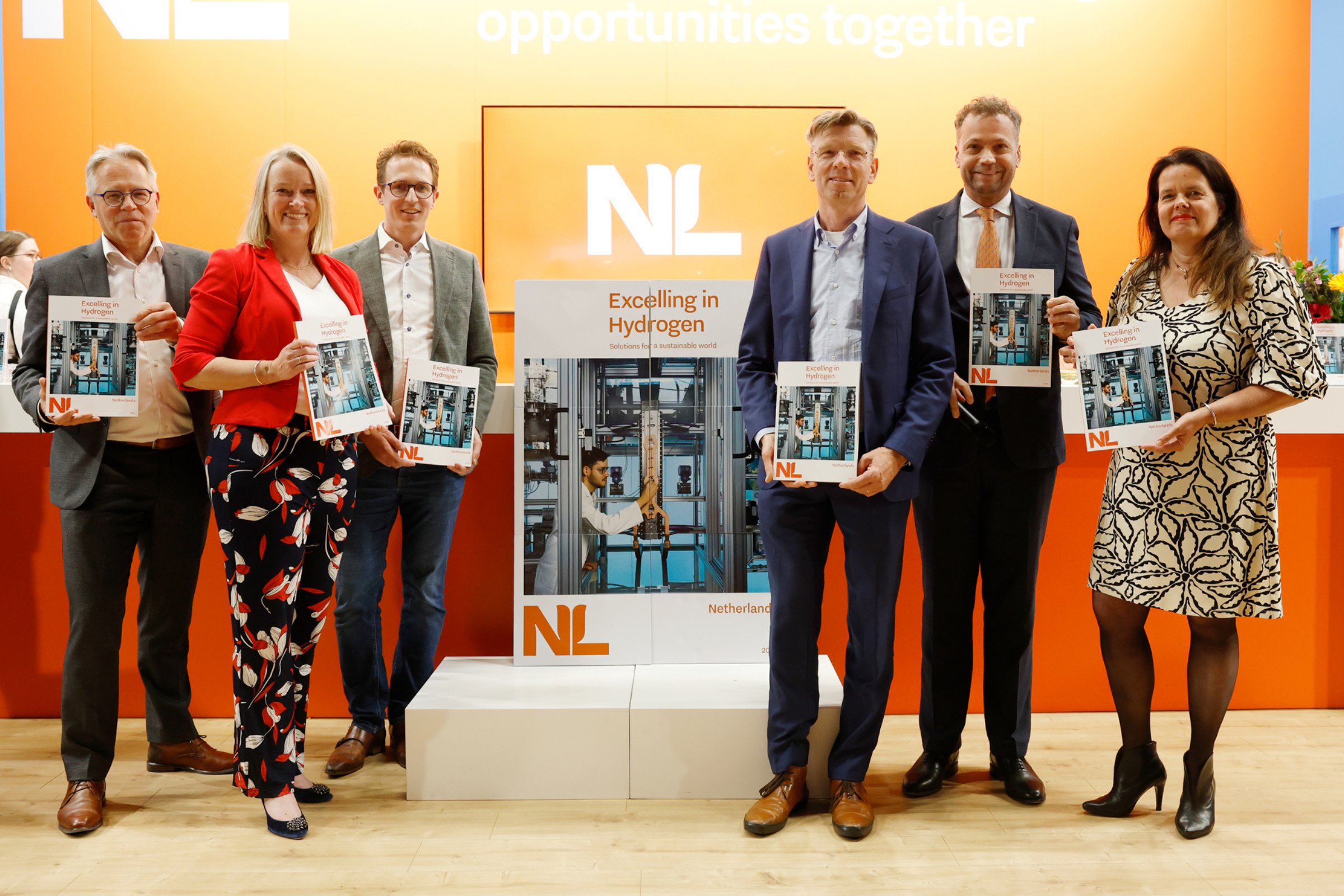 Empowering Collaboration: Unveiling the Dutch Hydrogen Guide 2025