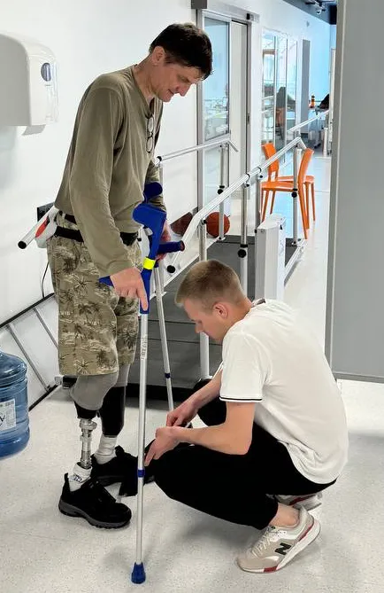 Learning to walk with prosthetics legs